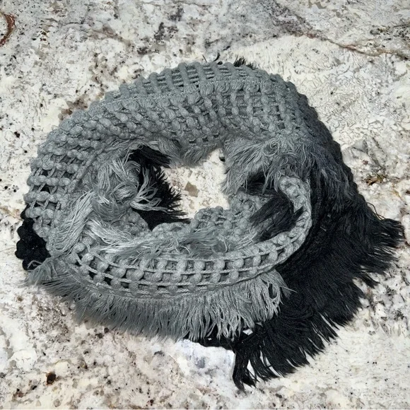 NWT Steve Madden Super Soft Ombré Muffler Multifunctional Wrap Scarf - Picture 10 of 10